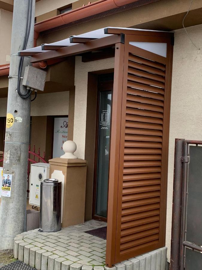 Restauracia-Penzion Altana Ludanice Eksteriør billede